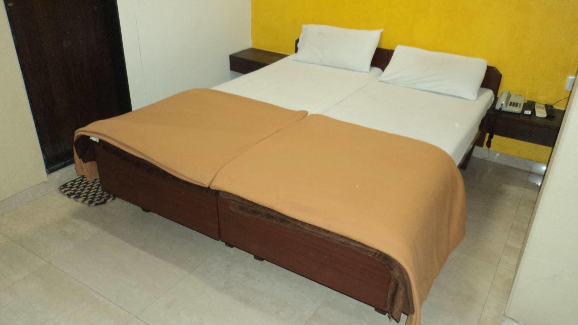 Benazeer Hotel Mumbai Luaran gambar